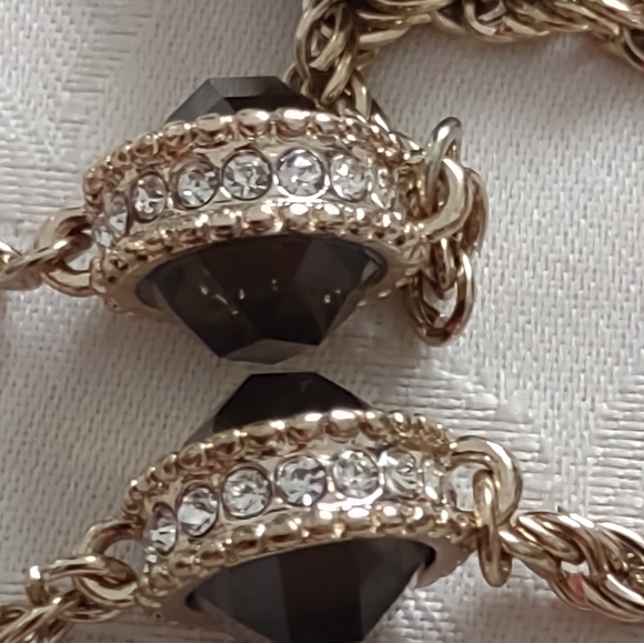 Statement long station necklace crystals round gold tone chain - Picture 2 of 9